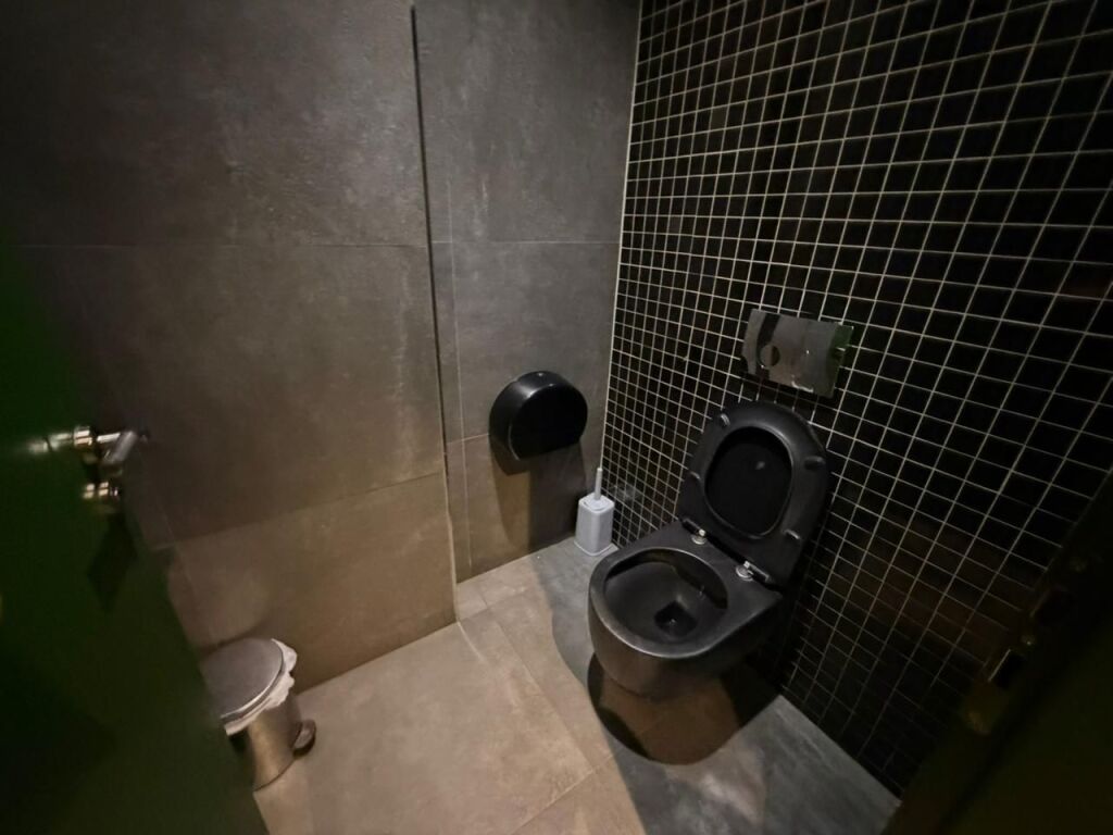 Bar Kafe per qira tek Pallati me Shigjeta.
