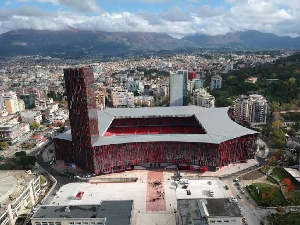 Uffici in affitto vicino allo stadio Air Albania!