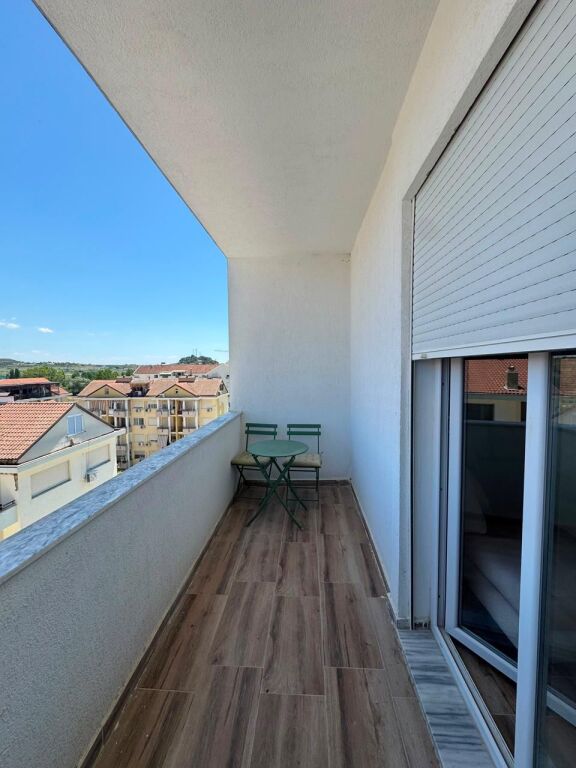 Shitet Apartament 1+1 në Golem – Tek Pishat e Buta 🌊