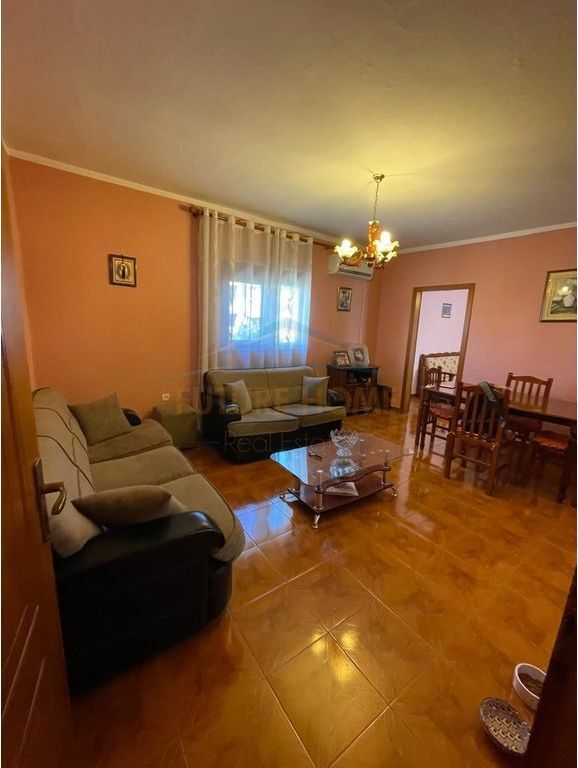 Qera, Apartament 2+1, Ish Parku i Autobuzave , Tirane.