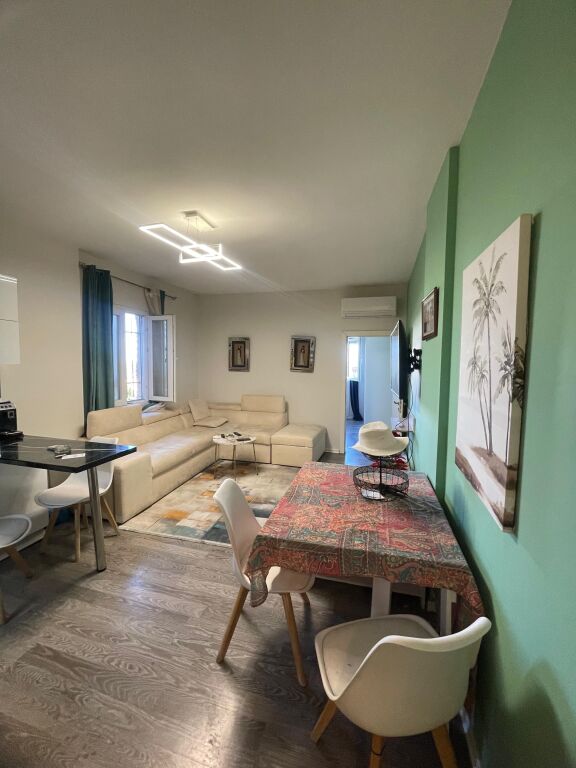 Shitet Apartament 1+1 ne Plazh