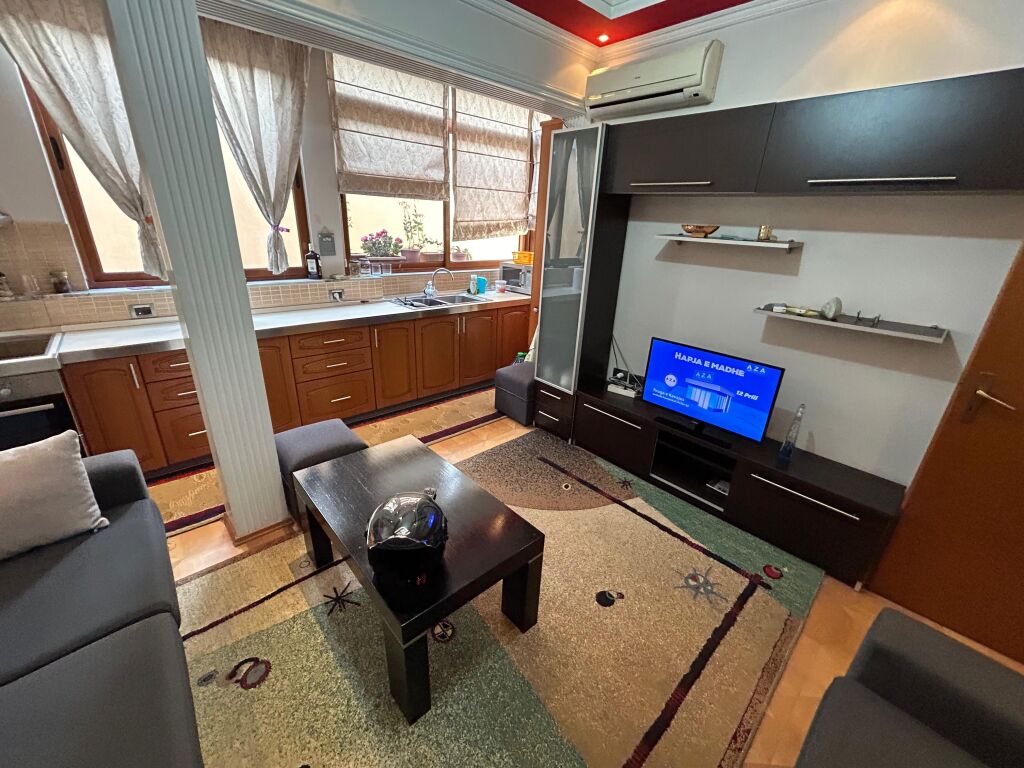 🏡 Jepet me qira apartament 1+1  📍 Përballë Delijorgjit💰 40.000 Lekë/muaj