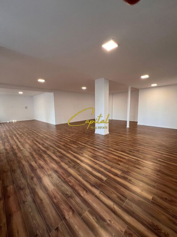 AMBIENTE COMMERCIALE IN AFFITTO 150 M2 LAGO ASCIUTTO 180.000 LEKE
