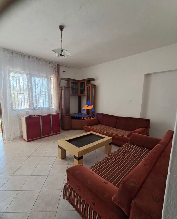 JEPET APARTAMENT ME QERA 2+1 "ISH UZINA E AUTOTRAKTORIT, SHKOZË" 30.000 LEKE