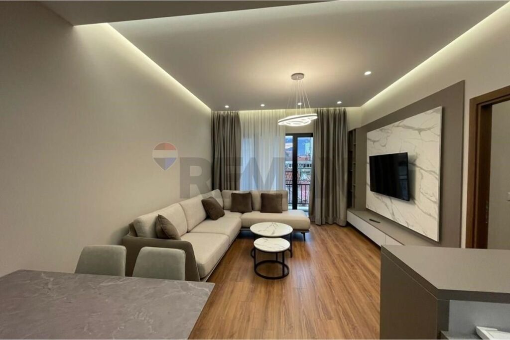 Apartament 2+1 per qira tek Farmacia 10!