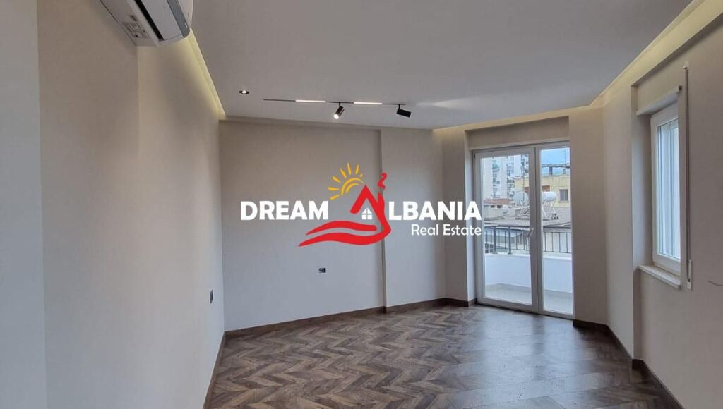 Spazio Commerciale/Clinica in Affitto nel Centro di Tirana, vicino a Kafe Flora (ID 42611091)