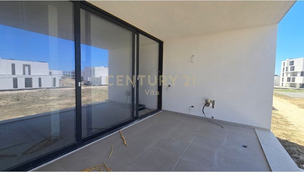 SHITET 1+1 NE " PORTO LALZI " HAMALLAJ ! 202,000 €