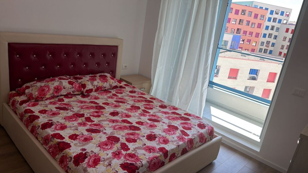 Nella zona di Ali Demi, Rezidenca Kadiu affitta un appartamento, 2+1+2, arredato 50.000 Leke
