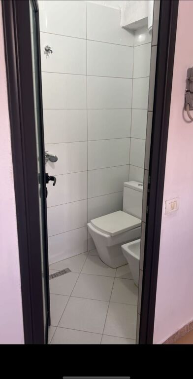 Appartamento 1+1 in affitto ad Ali Demi/ Via Hekuran Mara