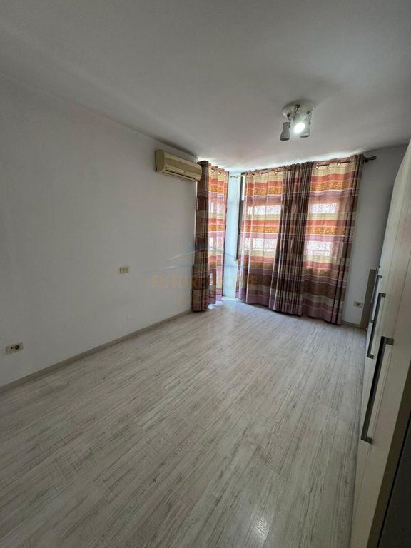 Qera, Apartament 2+1, Bulevardi Zogu I, Tirane.