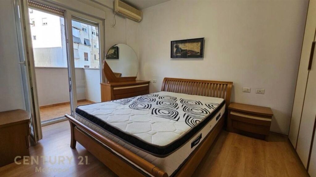 AFFITTASI APPARTAMENTO 2+1+2, VICINO ALLA CORTE ALTA, MYSLYM SHYRI!