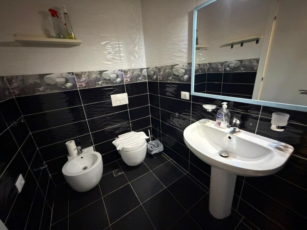 Apartament 2+1+Parking per qira tek Kika 2 tek Komuna e Parisit.