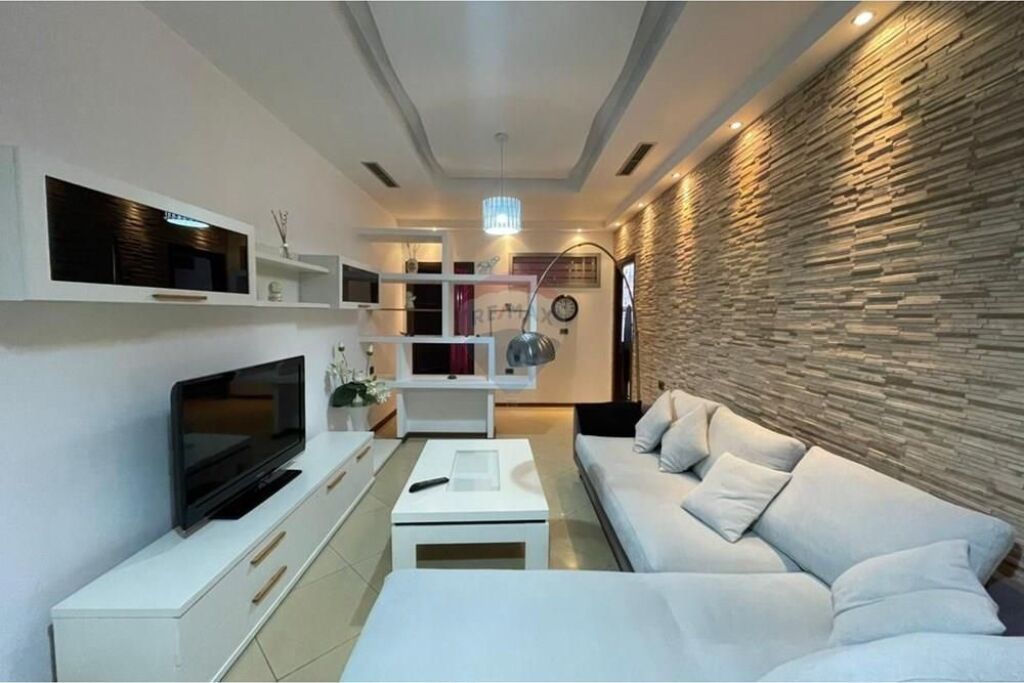 Apartment 2+1+2 at Wilson Square!