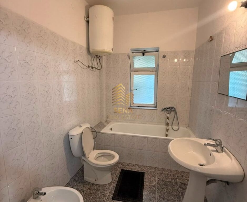 Qira, Hyrje Private, 2+1+blk+ Post Parkimi, Spital Amerikan 2, 50.000 Leke/muaj