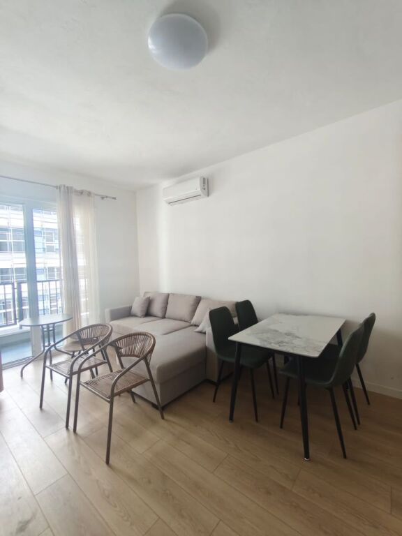 Jepet me qira apartament  1+1 I mobiluar tek Univers City