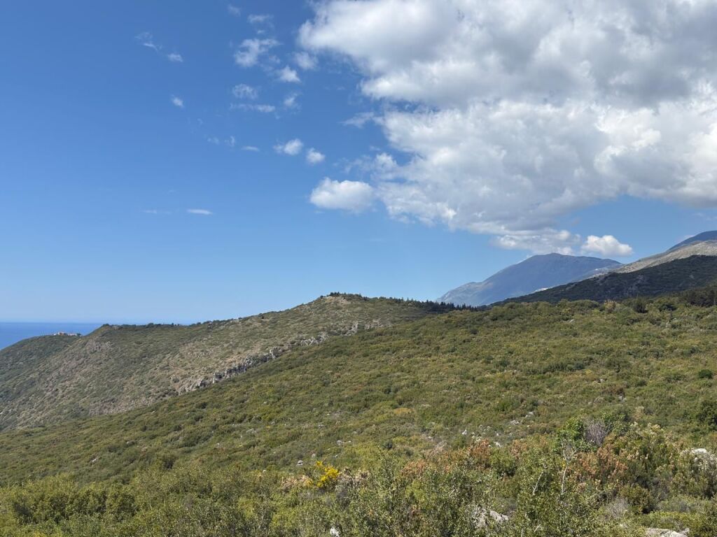 Shitet, Tokë me pamje nga deti "Gjipe" - Vlorë