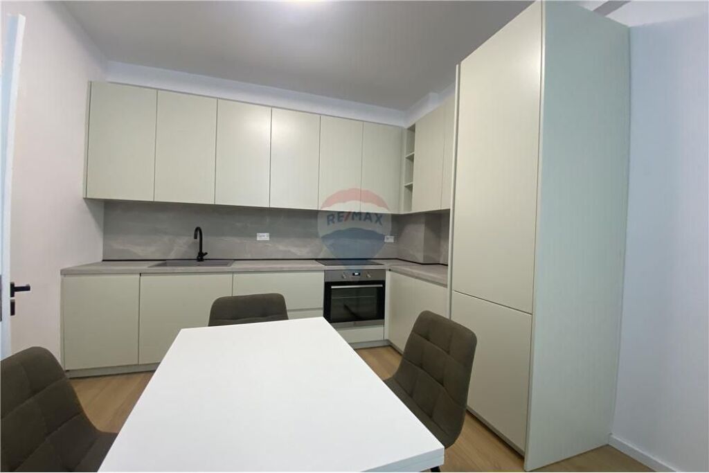 Ofrohet apartament 1+1 per shitje.