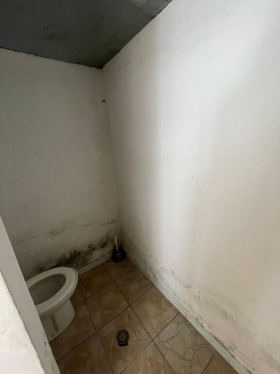 Dyqan 1+1 Me Qira në Kryqi i Kuq, Durrës