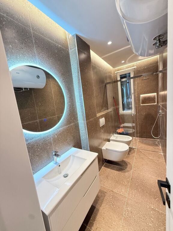 Shitet Apartament 2+1
