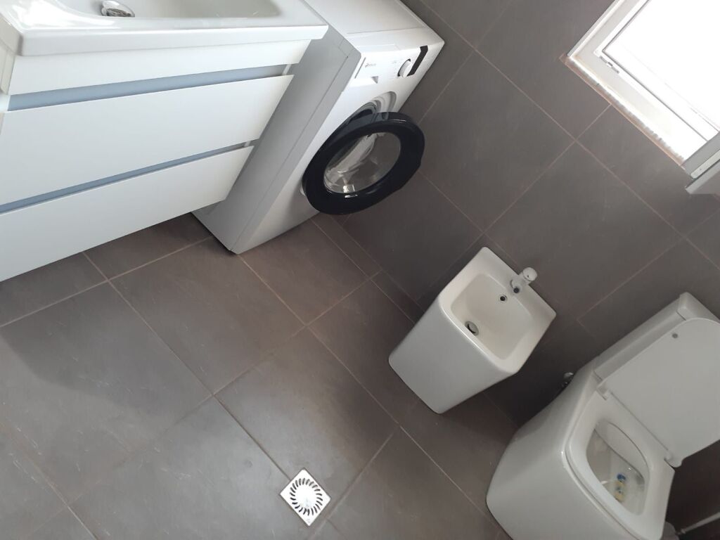 JEPET ME QIRA KATI I TRETË I NJË SHTËPIE PRIVATE