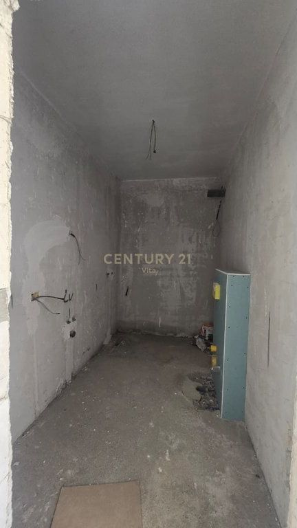 SHITET 1+1 ME OBORR NE " PORTO LALZI " HAMALLAJ !    215,000 €