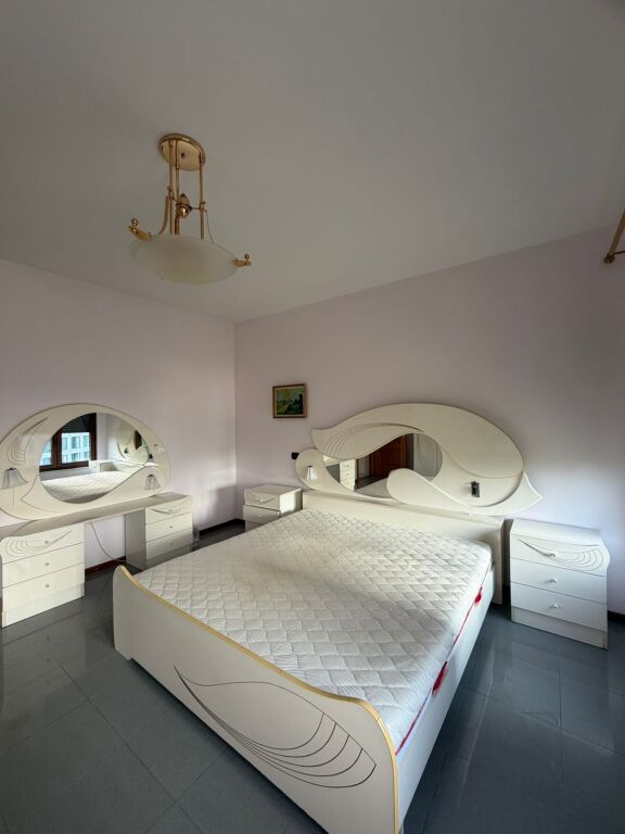 Jepet me Qira Apartament  3+1