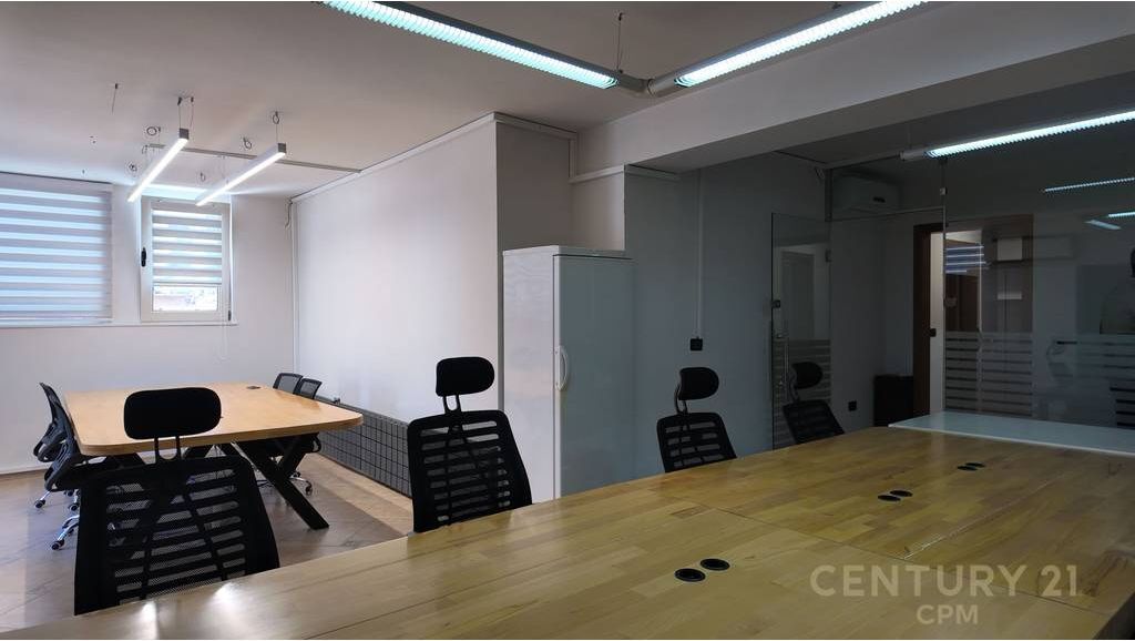 Prestigioso ufficio in vendita all'interno del complesso – Ideale per attività commerciali o investimento