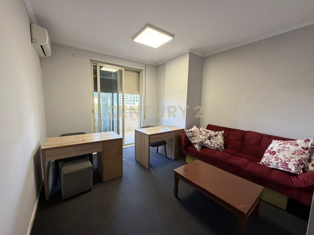 Ufficio Premium 210 m² con Veranda e Vista sul Lago Artificiale di Tirana – 5° Piano