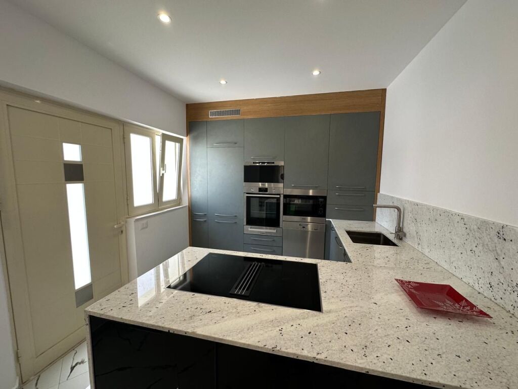 🏠Nella zona di Siri Kodres, è in affitto il primo piano di una casa privata