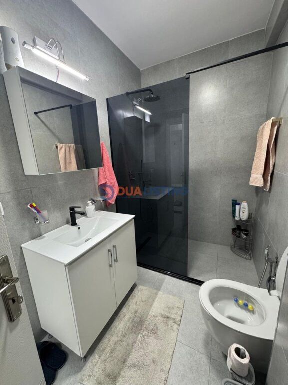 We rent a 2+1 apartment at the Tom Doshi Complex, Shkoze.