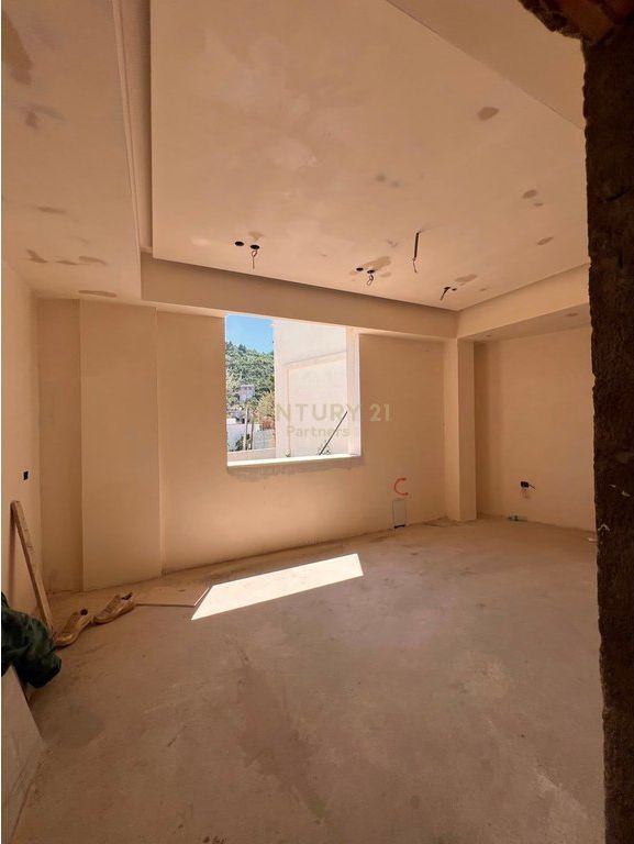 VILLA SU DUE PIANI IN VENDITA NEL RESIDENCE ALEKSANDROS – CON VISTA PANORAMICA SU TIRANA
