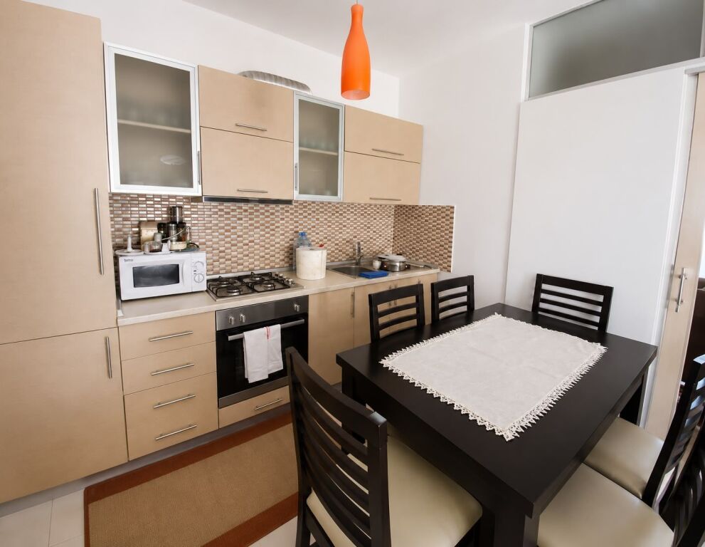 JEPE ME QERA APARTAMENT 1+1 PRANE RAJONIT TE POLICISE, DURRES