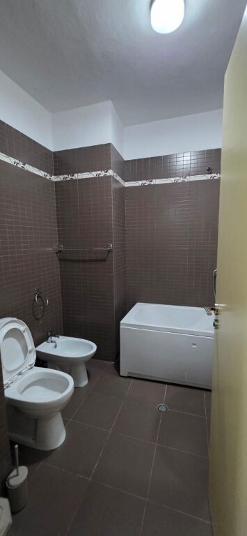 Jepet me qera apartament 2+1