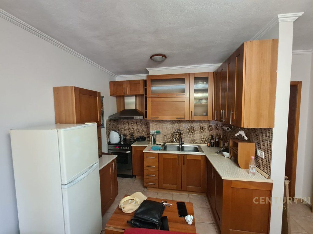 APARTAMENT 1+1 TEK RRUGA 5 MAJI!