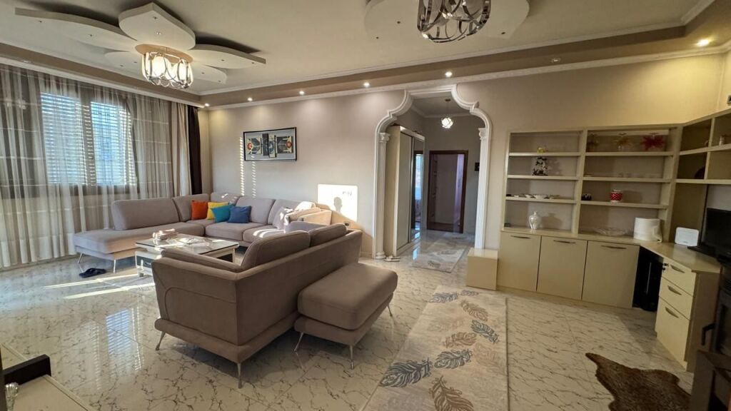 Affitto | Shtëpi private 2 + 1 | Rruga Njazi Meka | 500 €/mese