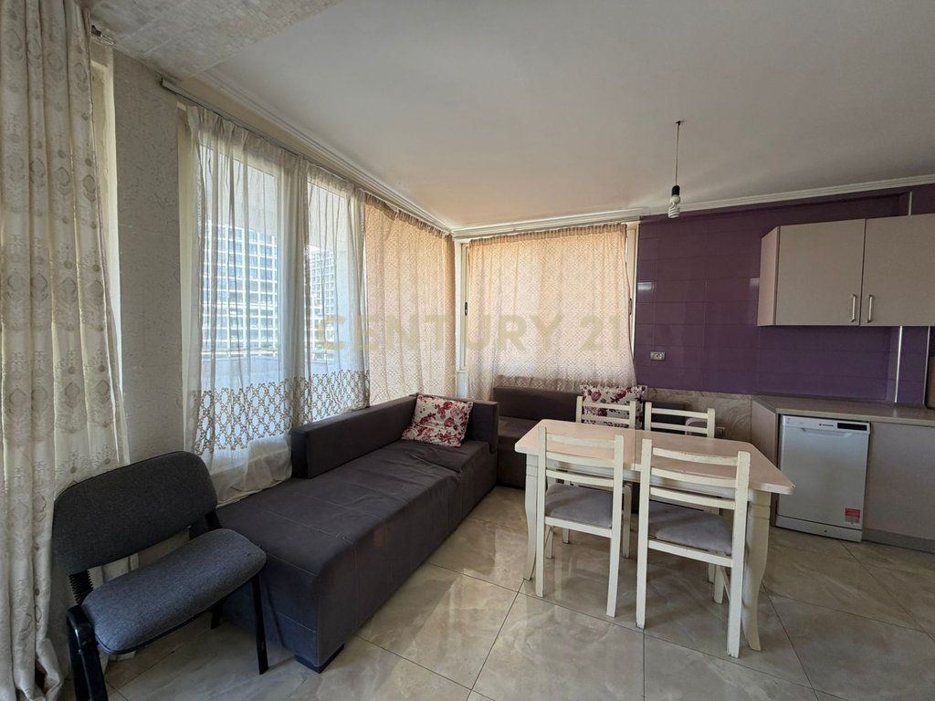 Ufficio Premium 210 m² con Veranda e Vista sul Lago Artificiale di Tirana – 5° Piano