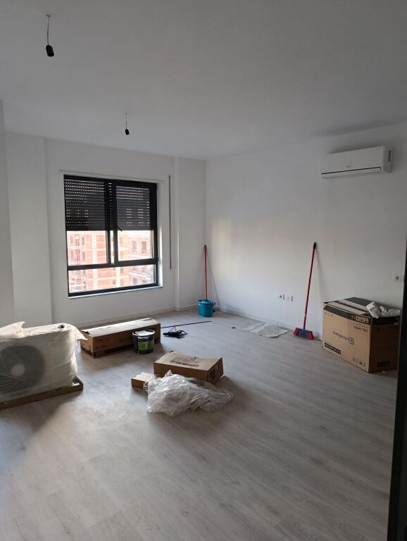 Qera | Apartament 2 + 1 + 2 | Rruga 5 Maji | 450 €/muaj