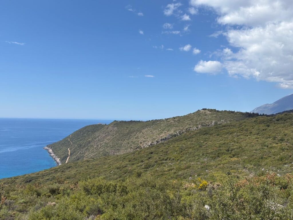 Shitet, Tokë me pamje nga deti "Gjipe" - Vlorë
