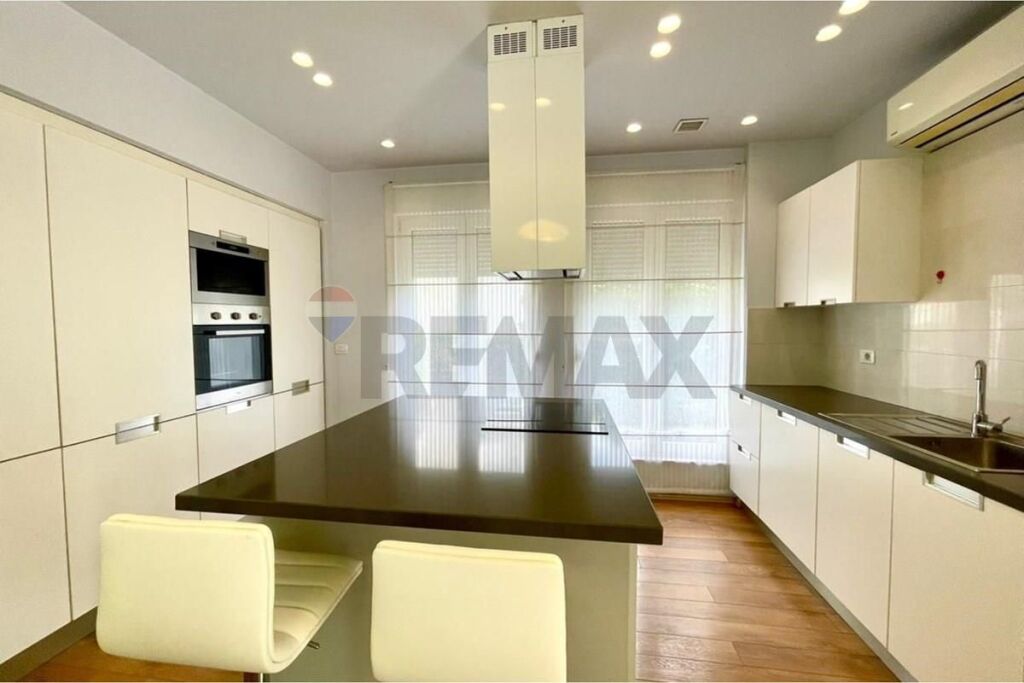 VILLAS FOR RENT WHITE HOUSE RESIDENCE