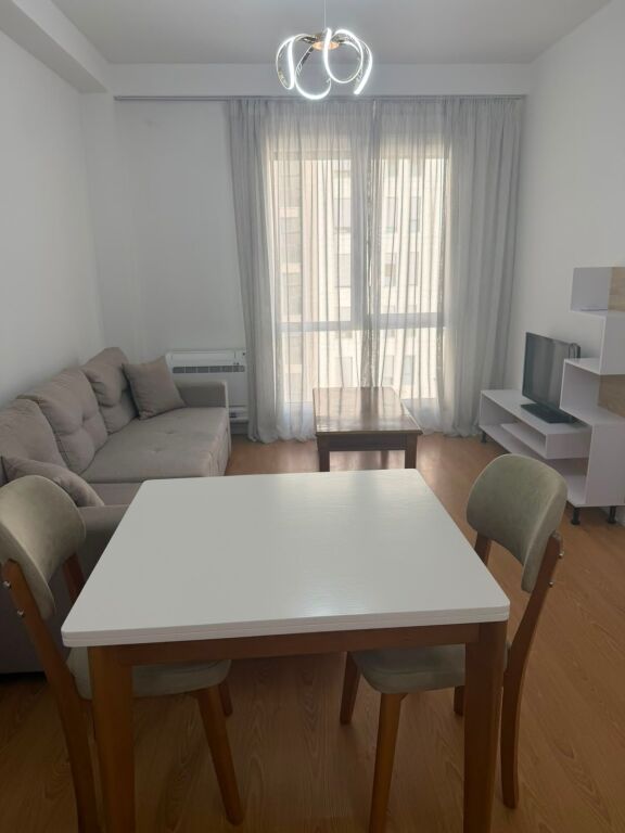 🏢Don Bosko, vicino al Complesso Vizion Plus, si affitta appartamento 1+1 arredato. 55.000 Leke