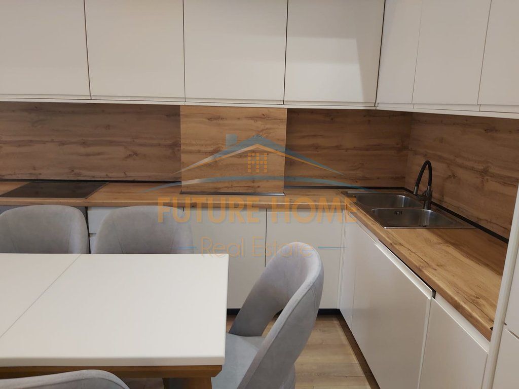 Qira, Apartament 2+1+2, Rruga e Barrikadave