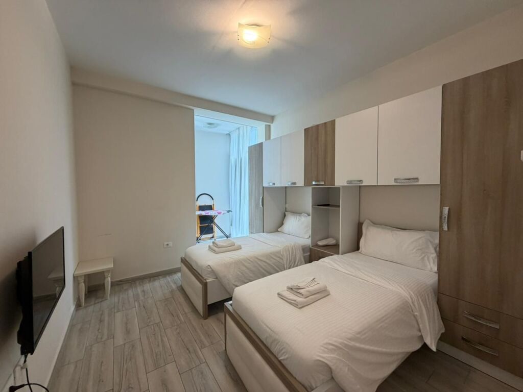 Apartament 2+1+Parking per qira tek Kika 2 tek Komuna e Parisit.