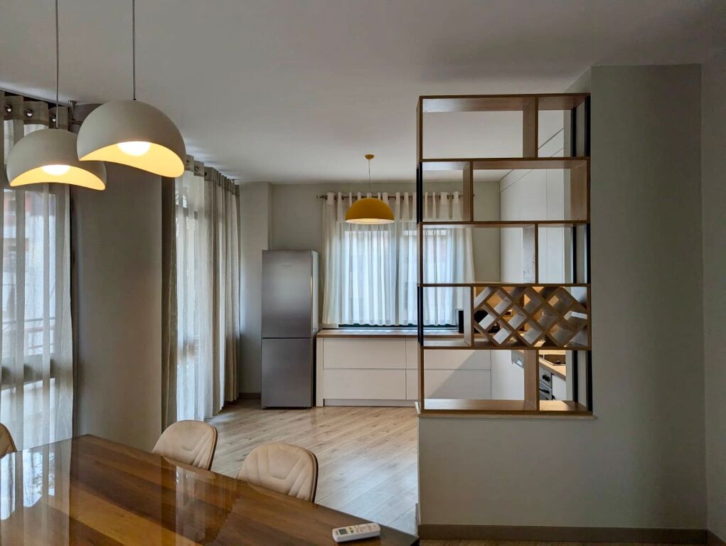 APARTAMENT 3+1+3 PLUS PARKIM ME QIRA PRANE NOBIS!
