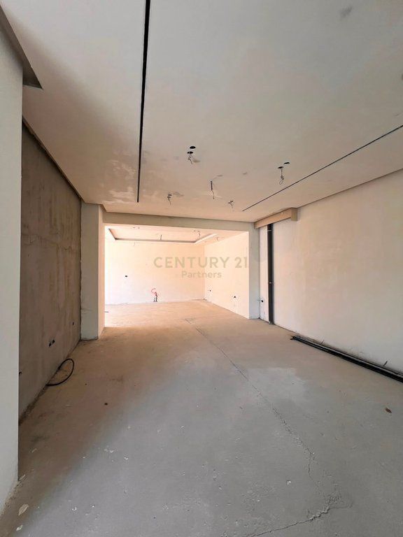 VILLA SU DUE PIANI IN VENDITA NEL RESIDENCE ALEKSANDROS – CON VISTA PANORAMICA SU TIRANA