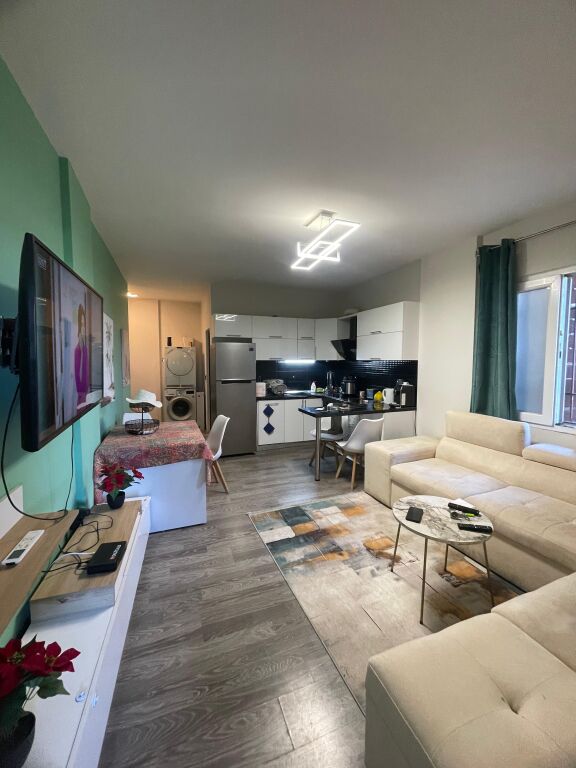 Shitet Apartament 1+1 ne Plazh