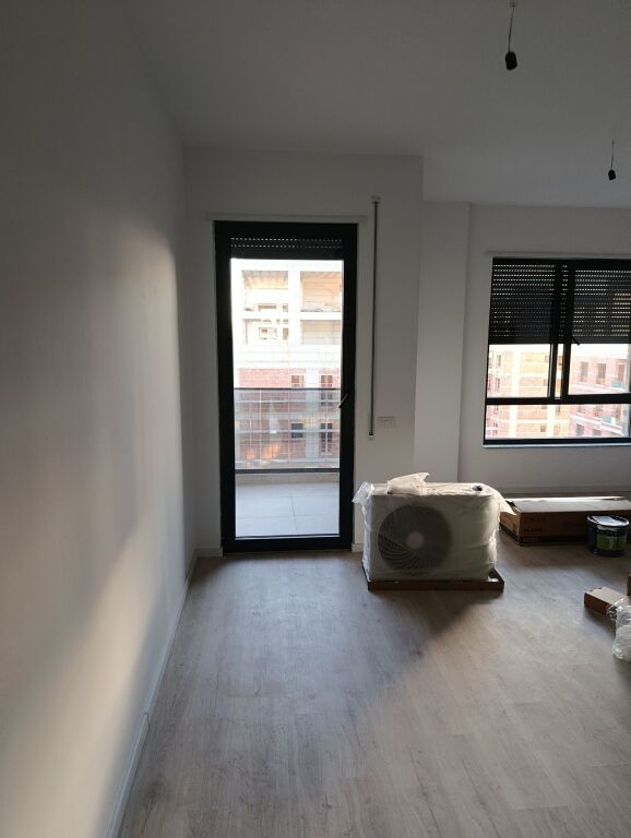 Qera | Apartament 2 + 1 + 2 | Rruga 5 Maji | 450 €/muaj