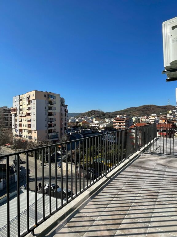 SHITET: 2+1 Me Verande 16m²📍Yzberisht (Perballe Grand Gallery) - 169,000€ - Sp.78m² - Pallat i Ri V.2025 me Hipotek - Orientim Jug - Plot Diell🌞