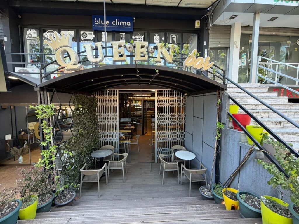 Bar Kafe per qira tek Pallati me Shigjeta.