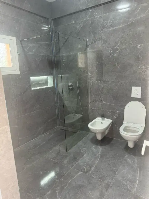 Qera | Apartament 2 + 1 | Rruga Ali Shefqeti | 370 €/muaj