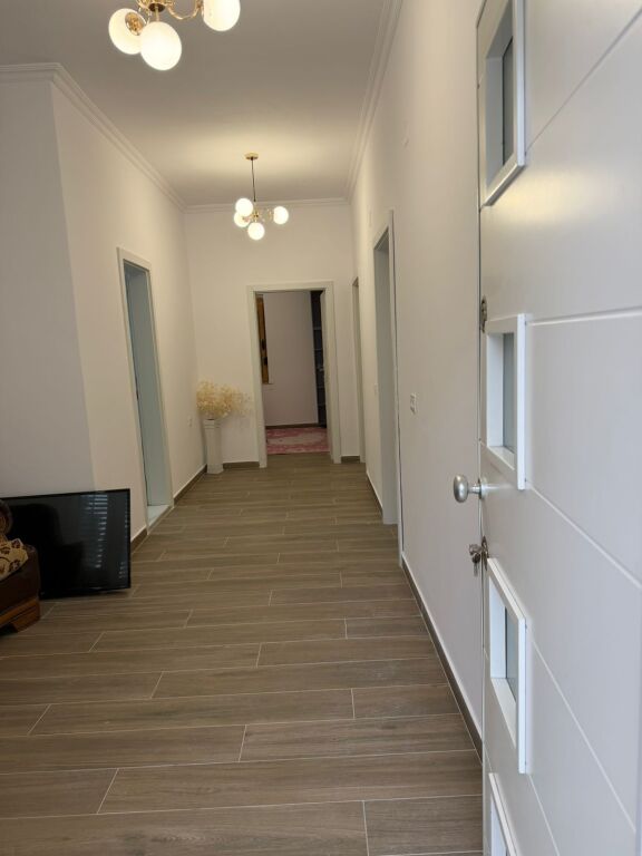 🏡 Affittasi ingresso 2+1 + Posto Auto  📍 Vicino al Nuovo Viale, Via Gjon Mili💰 500€/mese
